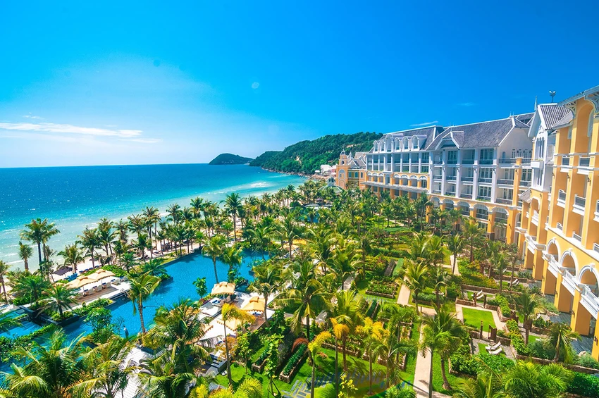 JW Marriott Phu Quoc Emerald Bay Resort và công viên giải trí Sun World Phu Quoc là những điểm đến lý tưởng cho khách hàng NCB. JW Marriott Phu Quoc Emerald Bay Resort và công viên giải trí Sun World Phu Quoc là những điểm đến lý tưởng cho khách hàng NCB.