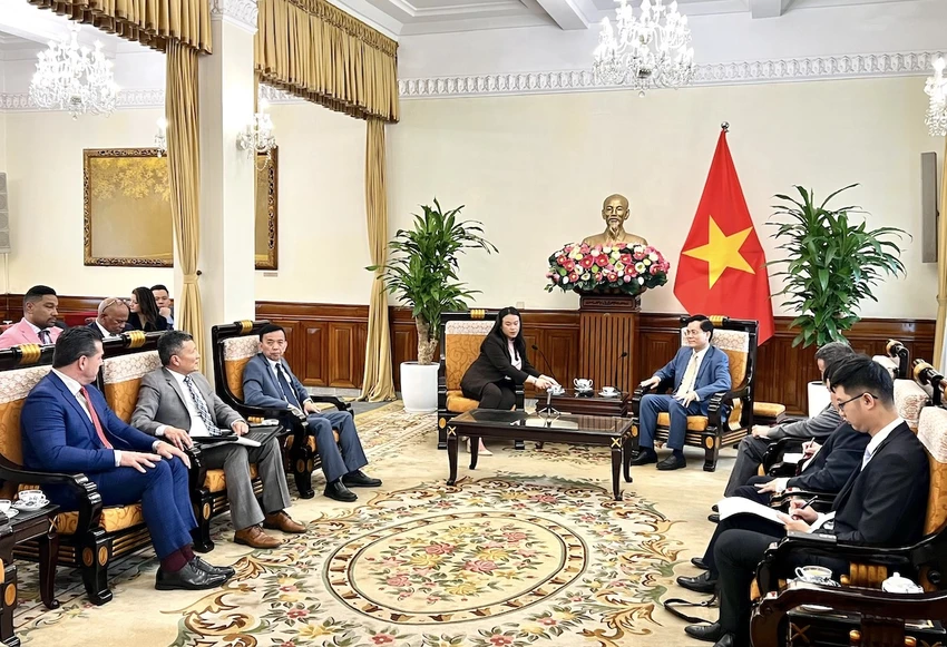 Thứ trưởng Bộ Ngoại giao Hà Kim Ngọc tiếp bà Sheng Thao – Thị trưởng TP. Oakland và các doanh nghiệp Hoa Kỳ. Thứ trưởng Bộ Ngoại giao Hà Kim Ngọc tiếp bà Sheng Thao – Thị trưởng TP. Oakland và các doanh nghiệp Hoa Kỳ.