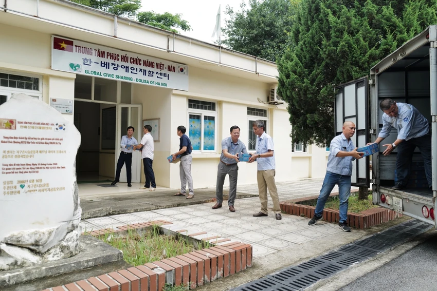 Quỹ Sữa Vươn cao Việt Nam đến với Trung tâm Phục hồi Chức năng Việt – Hàn. Quỹ Sữa Vươn cao Việt Nam đến với Trung tâm Phục hồi Chức năng Việt – Hàn.