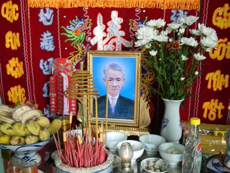 Di ảnh nạn nhân.