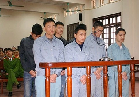 Các bị can tại phiên tòa sơ thẩm.