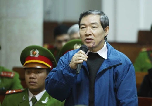 Dương Chí Dũng tại tòa.