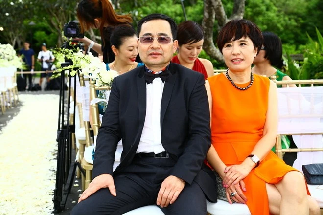Cha mẹ cô dâu.