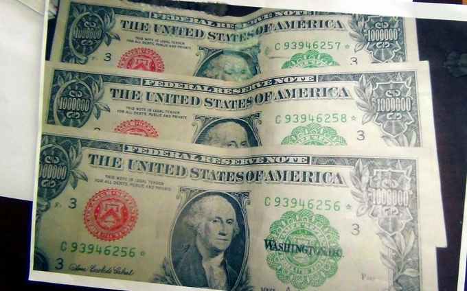 Những tờ 1 triệu USD giả.