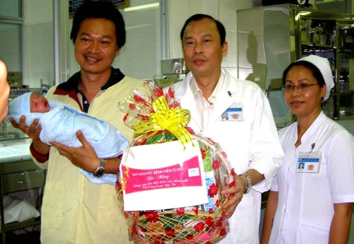 Công dân đầu tiên năm Giáp Ngọ là một bé trai ảnh 2 Công dân đầu tiên năm Giáp Ngọ là một bé trai ảnh 2