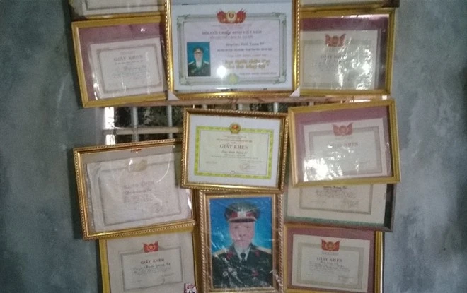Cụ Tế được lãnh đạo địa phương tặng nhiều bằng khen.
