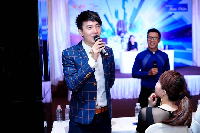 “Dẫn dắtTôi tỏa sáng, tôi sẽ chú ý không thể hiện quá trịnh trọng, cố gắng tiết chế những phát ngôn quá cao siêu mà thay vào đó sẽ trò chuyện theo cách của một người bạn, một khán giả gần gũi và trẻ trung”.