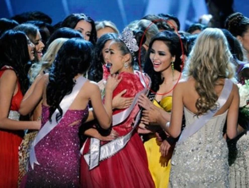 Diễm hương khi tham gia cuộc thi Hoa hậu Hoàn vũ 2012 Diễm hương khi tham gia cuộc thi Hoa hậu Hoàn vũ 2012
