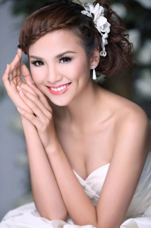 Diễm Hương đã kết hôn ngày 21-11-2011