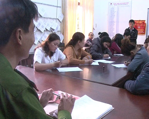 Bắt 10 quý bà sát phạt nhau ảnh 1