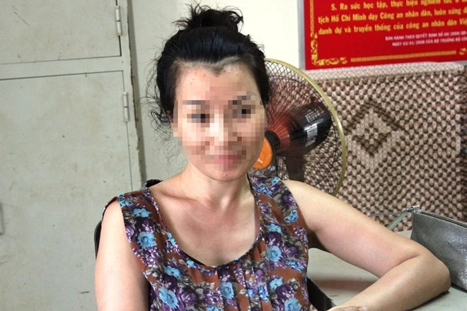 Nguyệt tại cơ quan công an. Nguyệt tại cơ quan công an.