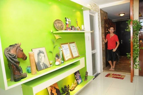 Khi được hỏi về việc trang trí mọi ngóc ngách trong nhà bằng gam màu xanh nổi bật, Đại Nghĩa lý giải: "Tôi muốn nhà của mình trở thành cái trại có nhiều cây cỏ để nuôi ngựa". Đó cũng là lý do anh đặt khá nhiều vật trang trí hoặc tranh ảnh liên quan tới con ngựa trong ngôi nhà nhỏ của mình. Khi được hỏi về việc trang trí mọi ngóc ngách trong nhà bằng gam màu xanh nổi bật, Đại Nghĩa lý giải: