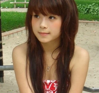 Có thể thấy, dù cùng ưa chuộng một gu thời trang - xu hướng làm đẹp, nhưng các hot girl Việt đời đầu đều nỗ lực tìm cách biến tấu để tạo nét riêng. Nhập mô tả cho ảnh