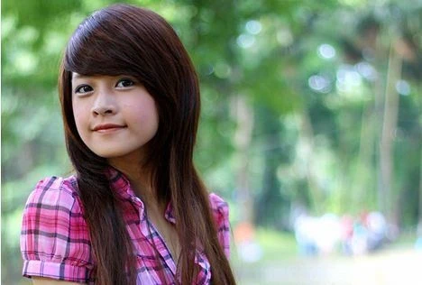 Mốt tóc này vẫn còn sức ảnh hưởng trong giới trẻ mãi đến những năm 2010, nhiều hot girl đời sau như Chi Pu, An Japan hay Hà Lade...có thời điểm cũng đã từng chọn cho mình kiểu tóc làm mưa làm gió một thời này. Ảnh: Pháp luật xã hội. Nhập mô tả cho ảnh
