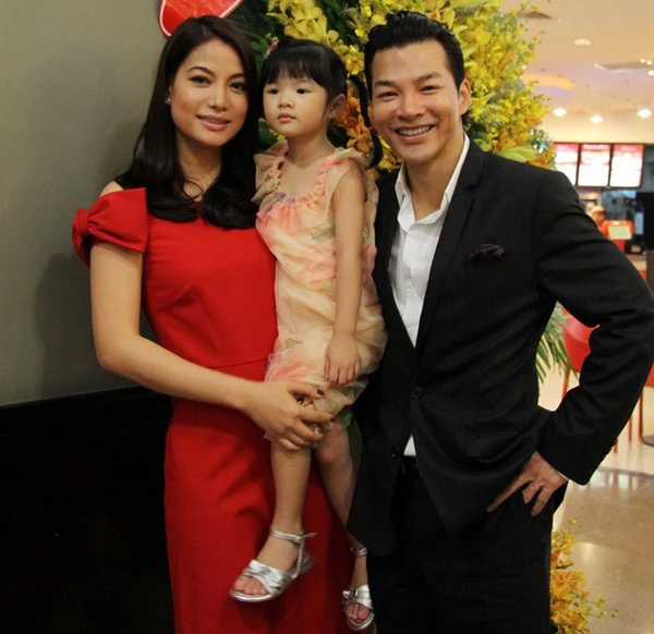 Bên cạnh vai trò diễn viên, Trương Ngọc Ánh còn là bà chủ kinh doanh mát tay. Mùa hè năm 2012, nữ diễn viên khai trương nhà hàng Tao (Đạo) nằm trong một trung tâm thương mại lớn ở TP.HCM. Trước đó, Trương Ngọc Ánh còn sở hữu nhà hàng đồ ăn Ý và công ty nhập khẩu bột mì. Bên cạnh vai trò diễn viên, Trương Ngọc Ánh còn là bà chủ kinh doanh mát tay. Mùa hè năm 2012, nữ diễn viên khai trương nhà hàng nằm Tao (Đạo) nằm trong một khu trung tâm thương mại ở đường Lê Thánh Tôn, TP.HCM. Trước đó, Trương Ngọc Ánh còn sở hữu một nhà hàng đồ ăn Ý, một công ty nhập khẩu bột mì.