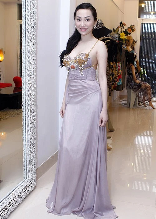 Chọn con đường tự lập, sự nghiệp âm nhạc của Như Ý không đình đám như các ca sĩ cùng lứa. Tuy nhiên, cô được đánh giá cao bởi cá tính mạnh mẽvànhững nỗ lực trong nghề. Sau gần 10 năm đi hát, Như Ýđã tích góp đủtiền mua cho mình cùng người thân mộtngôi nhà riêng. Nhập mô tả cho ảnh