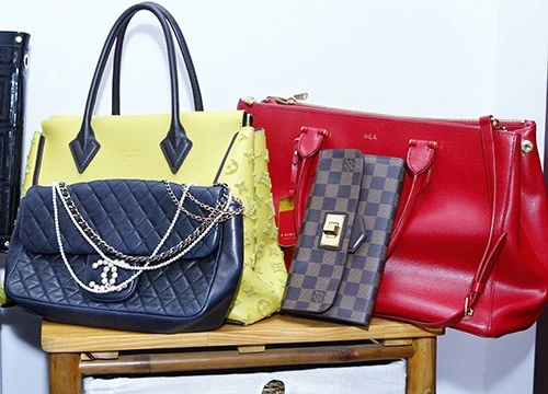 Nữ ca sĩ chuộng các túi hiệu của Gucci, LV, Chanel, Prada... Nhập mô tả cho ảnh
