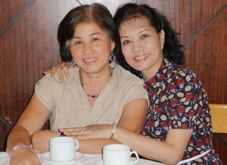 Diễn viên Thúy An (trái) và NSƯT Hà Xuyên.