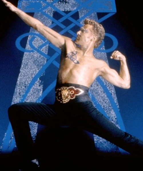 Ngắm chân dài tiền tỷ của mỹ nhân showbiz ảnh 13 Michael Flatley nổi tiếng khi sáng lập ra cuộc thi hoàn vũ Lord of the Dance (Chúa tể của những điệu nhảy). Hiểu được giá trị của đôi chân ngàn vàng, ông đã bỏ ra 39 triệu đô để mua bảo hiểm.