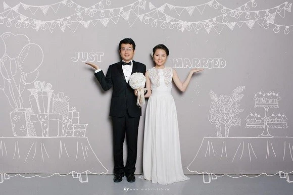 Không lâu sau đó, Quỳnh Anh cảm thấy không phù hợp với showbiz và quyết định rút lui khiến nhiều khán giả tiếc nuối. Mặc dù không còn hoạt động nghệ thuật nhưng gần 10 năm qua, cựu thành viên Mắt Ngọc vẫn nhận được sự yêu mến từ người hâm mộ. Hiện tại, Quỳnh Anh đang làm việc trong một công ty quảng cáo. Giữa tháng 2 vừa qua, cô lên xe hoa ở tuổi 31 sau 3 năm hẹn hò. Tham gia H.A.T chưa được bao lâu, Quỳnh Anh cảm thấy không phù hợp với showbiz và quyết định ra đi khiến nhiều khán giả tiếc nuối. Mặc dù không còn hoạt động nghệ thuật nhưng gần 10 năm qua, cựu thành viên Mắt Ngọc vẫn nhận được sự yêu mến từ người hâm mộ. Hiện tại, Quỳnh Anh đang làm việc trong một công ty quảng cáo. Giữa tháng 2 vừa qua, Quỳnh Anh lên xe hoa ở tuổi 31 sau 3 năm hẹn hò bạn trai Hoàng Anh.