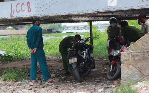 Hiện trường được cơ quan chức năng phong tỏa, phục vụ điều tra. Hiện trường được cơ quan chức năng phong tỏa, phục vụ điều tra.