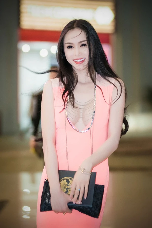 Người đẹp Ngọc Anh trong trang phục táo bạo ảnh 2