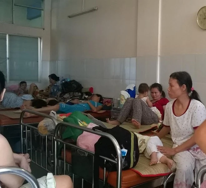 Số trẻ điều trị TCM tại TP.HCM tăng mạnh. Bệnh viện Nhi Đồng 1 hiện tiếp nhận rất nhiều ca tay chân miệng.