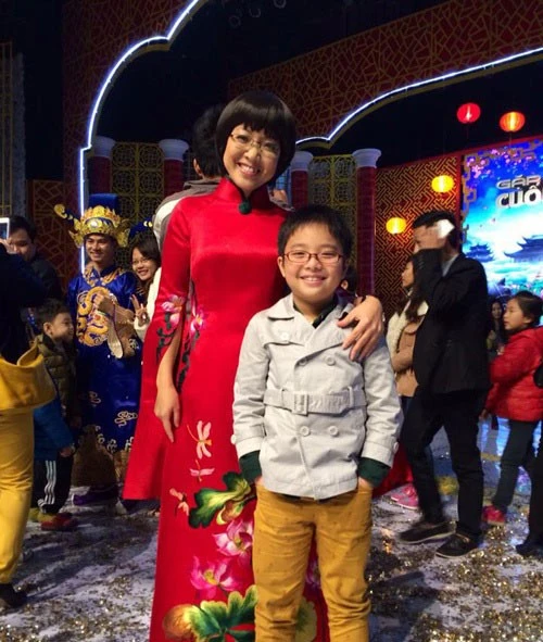 Ảnh xuân thì gây sốt của 5 nữ MC Việt ảnh 3 Giờ đây Thảo Vân vẫn phát triển sự nghiệp của mình theo hướng đi vừa làm MC vừa công tác tại trường Đại học Quốc gia Hà Nội. Cậu con trai của chị và chồng cũ Công Lý giờ đã 9 tuổi. Cu Tít lém lỉnh và rất tự tin khi đứng trước đám đông. Thảo Vân tâm sự, chính con trai là động lực giúp chị vượt qua bệnh teo thùy não.