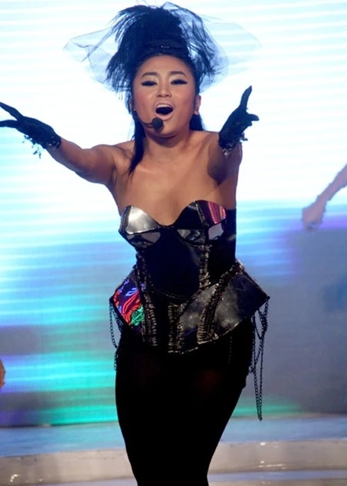 Gu thời trang ngày càng xuống cấp của 4 nghệ sĩ Việt ảnh 22 Nhập mô tả cho ảnh