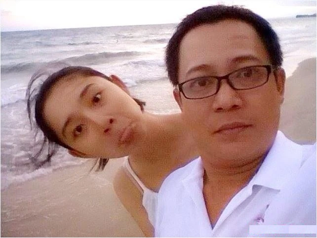 Sau cuộc thi Vietnam’s Next Top Model, Trà My gây chú ý vì gương mặt xinh đẹp hơn nhờ phẫu thuật mũi. Nhưng mới đây, chuyện tình cảm của cô cũng gây xôn xao. Chân dài sinh năm 1992 vừa công khai người bạn trai hơn cô 15 tuổi tên là Hoàng Đạo, làm việc trong lĩnh vực truyền thông. Nhập mô tả cho ảnh