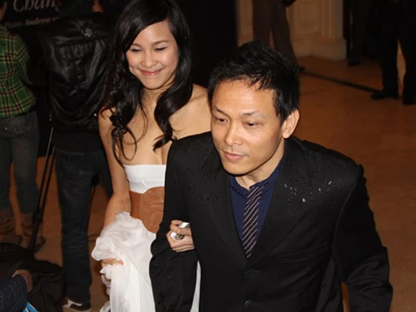 Chuyện tình giữa chân dài 9x Phương Mai và đạo diễn 6x đào hoa Ngô Quang Hải từng gây xôn xao trong showbiz Việt. Cặp đôi chênh lệch tới 23 tuổi đến với nhau sau khi Quang Hải ly hôn diễn viên Hải Yến. Trong thời gian hẹn hò, Phương Mai và Quang Hải thường xuyên xuất hiện trong các sự kiện giải trí và dành cử chỉ thân mật cho nhau. Chuyện tình giữa chân dài 9x Phương Mai và đạo diễn 6x đào hoa Ngô Quang Hải từng gây xôn xao trong showbiz Việt. Cặp đôi chênh lệch tới 23 tuổi đến với nhau sau khi Quang Hải ly hôn diễn viên Hải Yến. Trong thời gian hẹn hò, Phương Mai và Quang Hải thường xuyên xuất hiện trong các sự kiện giải trí và dành cử chỉ thân mật cho nhau.