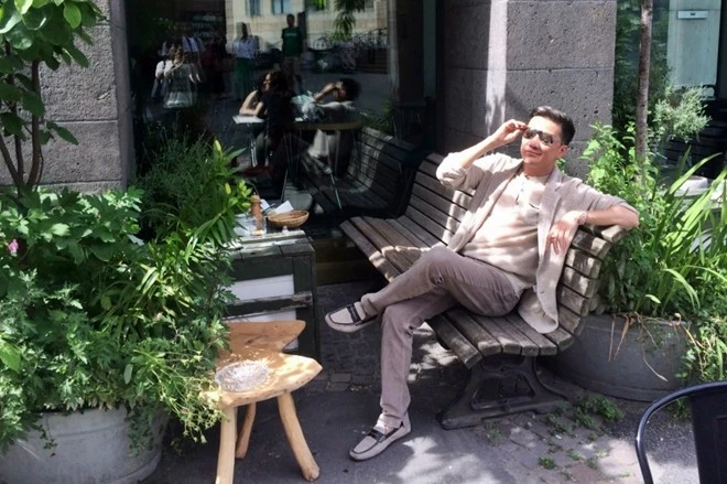 Nam ca sĩ cho biết đây là một niềm vui và sự vinh dự lớn của anh khi đóng góp được chút ít công lao, dùng sự ảnh hưởng của mình để kêu gọi những Việt kiều đang sống ở năm châu cùng hướng về quê hương. Nhập mô tả cho ảnh