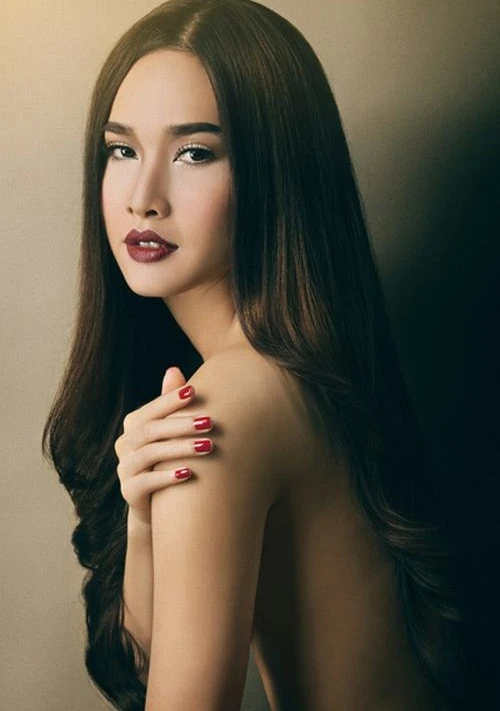 Sau nhiều đồn đoán, mới đây, ca sĩ Bằng Kiều chính thức công khai bạn gái - hoa hậu Dương Mỹ Linh khi một số những hình ảnh mới của cặp đôi được phát hiện thông qua trang cá nhân của một người bạn thân của anh ở Mỹ. Những hình ảnh này nhanh chóng thu hút sự quan tâm của người hâm mộ. Nhập mô tả cho ảnh