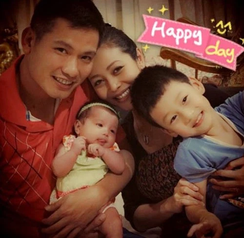 Jennifer Phạm:Hoa hậu châu Á tại Mỹ có lẽ là bà mẹ nóng bỏng nhất showbiz Việt. Sau hai lần lên xe hoa và hai lần sinh con, Jennifer Phạm vẫn giữ được nụ cười ngọt ngào và thân hình gợi cảm. Nhập mô tả cho ảnh