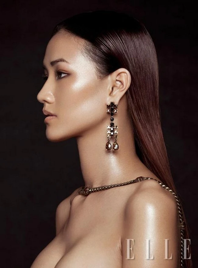 Maya cũng từng thực hiện một bộ ảnh nude trong thời gian cô làm người mẫu. Nhập mô tả cho ảnh