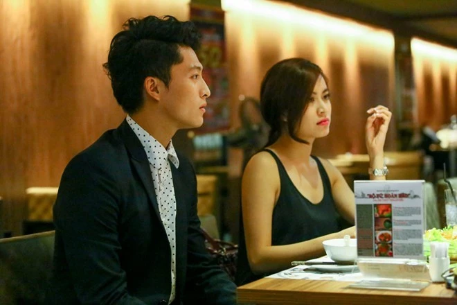 Sau thành công của bộ phim, Hoàng Thùy Linh và Harry Lu liên tục bị bắt gặp hẹn hò riêng. Tuy ít hơn bạn gái 4 tuổi nhưng cặp đôi vẫn được khán giả ủng hộ và khen đẹp đôi. Nhập mô tả cho ảnh