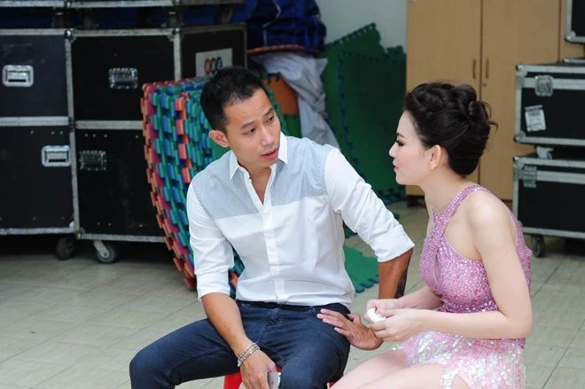 Công khai bạn trai, Thu Thủy thường được anh đưa đón và động viên sau cánh gà khiến không ít người ghen tỵ. Giọng caCon đường tôi đicũng bật mí bạn trai không phải thiếu gia trong những gia đình thế phiệt mà chỉ là một doanh nhân bình thường. Sau hơn một thập niên gắn bó, cặp đôi cũng đã chia tay tới... mười mấy lần. Nhập mô tả cho ảnh