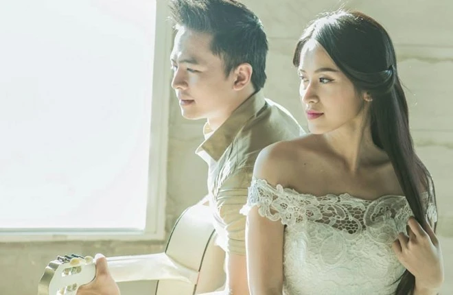 Hiện tại, cặp đôi đã ra mắt gia đình hai bên. Tú Vi cũng thường xuyên thưởng thức bữa tối cùng gia đình bạn trai. Cặp đôi lấy phương châm tin tưởng và trân trọng nhau để bảo vệ tình yêu. Nhập mô tả cho ảnh
