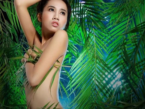 Trước luồng ý kiến cho rằng Mỹ Xuân cố tình khoe thân để tìm đại gia, cô cũng nhanh chóng phủ nhận: "Em đang né đại gia mà báo nói em dùng bộ hình này để kiếm đại gia. Em không chụp hình để cua đại gia gì hết. Em đang trốn đại gia". Nhan sắc của Hoa hậu Mỹ Xuân ngày ấy - bây giờ