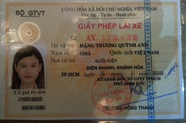 Bà xã của nam ca sĩ Tim xinh đẹp trong thẻ giấy phép lái xe. Trương Quỳnh Anh cũng không ngại khoe tên, tuổi thật của mình. Xem ảnh, tên tuổi thật của sao Việt trên CMND và hộ chiếu