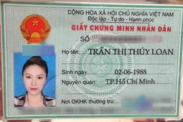 Không mấy ai xa lạ với danh hiệu nàng "Công chúa bong bóng" và cái tên Bảo Thy, nhưng không phải ai cũng biết tên cúng cơm của nữ ca sĩ trẻ này là Thúy Loan. Một điều thú vị, nickname Lona của cô là từ tên thật Loan đảo ngược mà thành. Xem ảnh, tên tuổi thật của sao Việt trên CMND và hộ chiếu