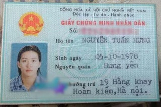 Tuấn Hưng khoe ảnh chứng minh thời trẻ với mái tóc dài lãng tử. Ở thời điểm này, anh vẫn chưa tách nhóm nhạc Qủa Dưa Hấu để solo. Xem ảnh, tên tuổi thật của sao Việt trên CMND và hộ chiếu