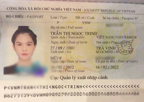Ngọc Trinh khoe ảnh thẻ xinh đẹp, trắng trẻo trong passport khác xa so với thời "đen nhẻm" và có phần quê mùa khi chưa nổi tiếng. Xem ảnh, tên tuổi thật của sao Việt trên CMND và hộ chiếu
