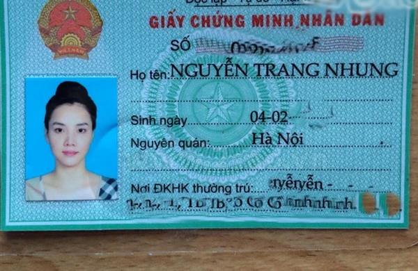 Khác với vẻ nóng bỏng, gợi cảm ngoài đời, Trang Nhung chững chạc hơn trong ảnh chứng minh thư. Xem ảnh, tên tuổi thật của sao Việt trên CMND và hộ chiếu