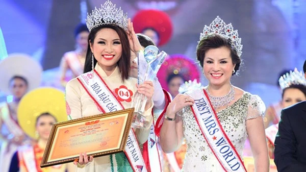 Năm 2013, Hoa hậu các dân tộc Việt Nam Nguyễn Thị Ngọc Anh đối mặt với nghi án đổi tình lấy vương miện. Cụ thể, có tin đồn Ngọc Anh có quan hệ tình cảm với với con trai 15 tuổi của Phó ban tổ chức – Quý bà Kim Hồng. Năm ngoái, Hoa hậu các dân tộc Việt Nam 2013 Nguyễn Thị Ngọc Anh đối mặt với nghi án đổi tình lấy vương miện. Cụ thể, có tin đồn Ngọc Anh có quan hệ tình cảm với với con trai 15 tuổi của Phó ban tổ chức – Quý bà Kim Hồng.