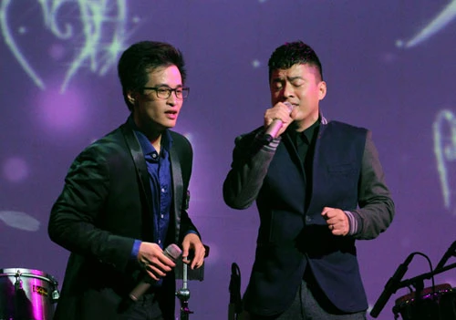 Hà Anh Tuấn và Lam Trường lần lượt trình bày nhiều ca khúc ngọt ngào. "Anh ĐIền nóng tính lắm. Trong công việc có gì không vừa ý là anh la rất nhiều. Nhưng trong liveshow đầu tiên của Trường do anh làm đạo diễn, anh không những không mắng mà còn bênh Trường. Anh hay có những góp ý chân thành như: để vũ công nhảy nhiều vậy ca sĩ đuối quá làm sao hát được...", Lam Trường chia sẻ. Trong đêm nhạc, Hà anh tuấn hát Áo anh sứt chỉ đường tà, Đoản khúc cuối cho em, Gọi nhau về