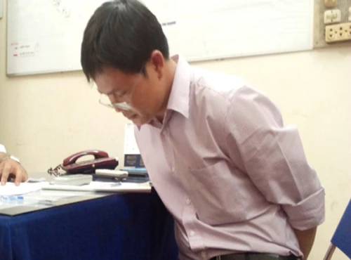 Ông Hiếu khi bị bắt.Ảnh: C.A canbo-2392-1406128548.jpg