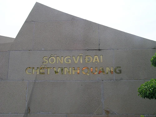Chùm ảnh Tượng đài tại Đền Tưởng niệm Ngã Ba Giồng (1) ảnh 7 Chùm ảnh Tượng đài tại Đền Tưởng niệm Ngã Ba Giồng (1) ảnh 7