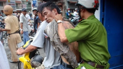 Những tên cướp chống trả quyết liệt, gây nguy hiểm đến tính mạng người Công an nhân dân (Ảnh minh họa)