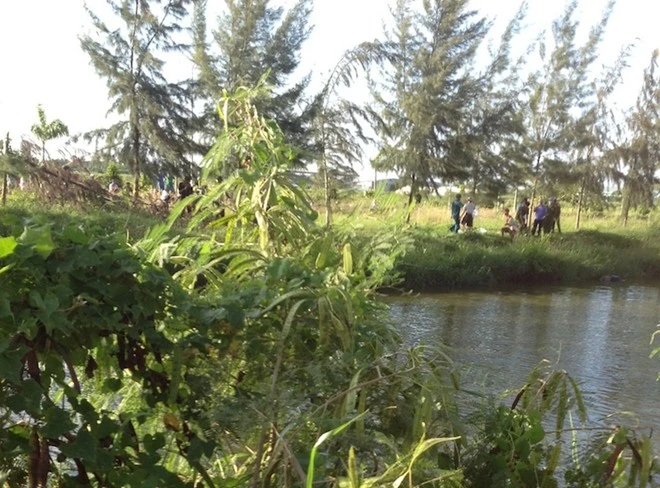 Bờ kênh nơi cả 2 tự vẫn. Bờ kênh nơi cả 2 tự vẫn.
